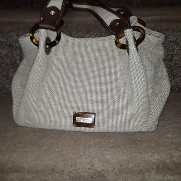 Relic Handbags - Relic tan woven purse. Relic Handbags - Relic tan woven purse.